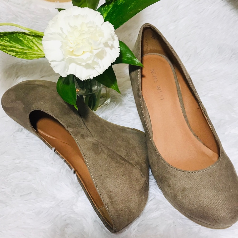 🍁Nine West Kisshim3y  Suede Wedges